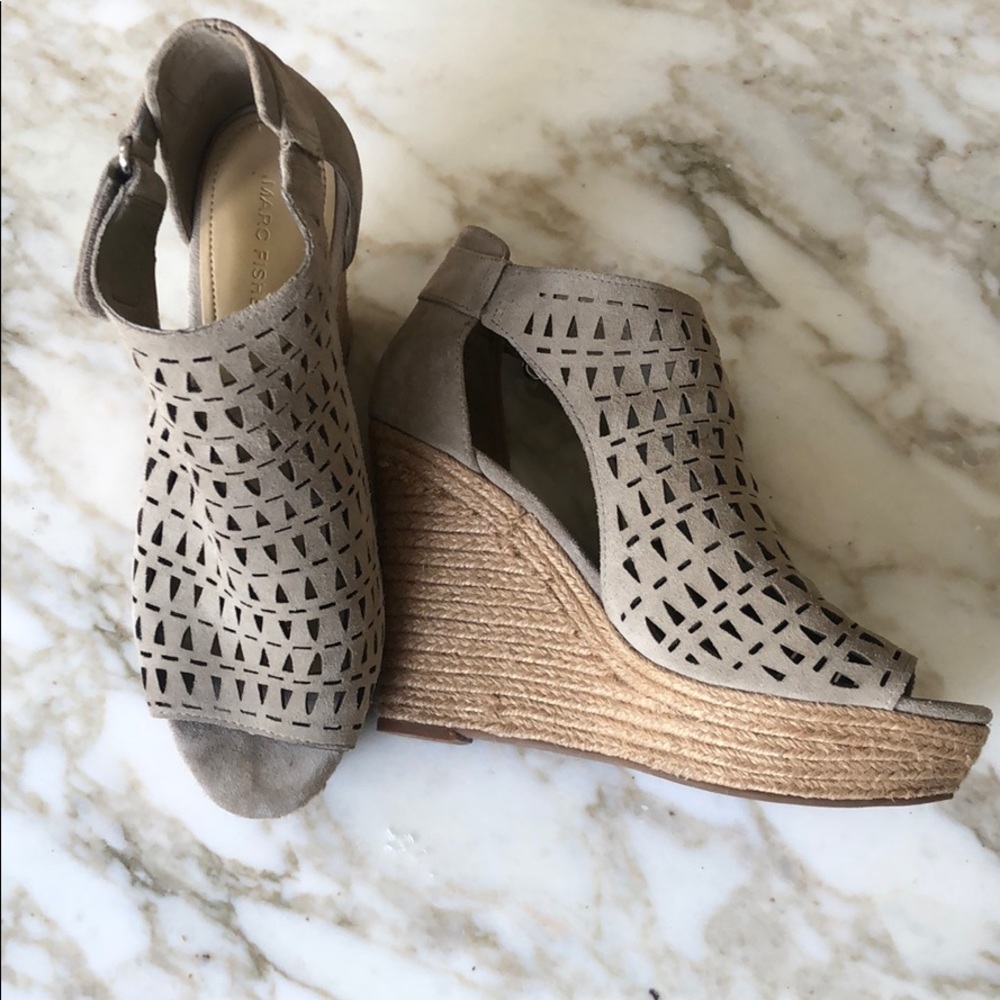 *PRICE DROP***Marc Fisher wedges-10M